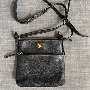 Dooney & Bourke black handbag crossbody preowned nice condition